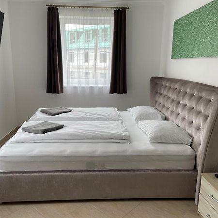 Gold De Luxe Apartman Hajdúszoboszló Exteriör bild