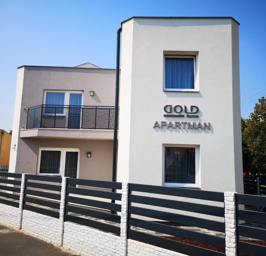 Gold De Luxe Apartman Hajdúszoboszló Exteriör bild