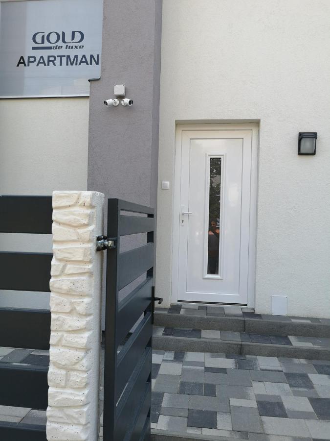 Gold De Luxe Apartman Hajdúszoboszló Exteriör bild