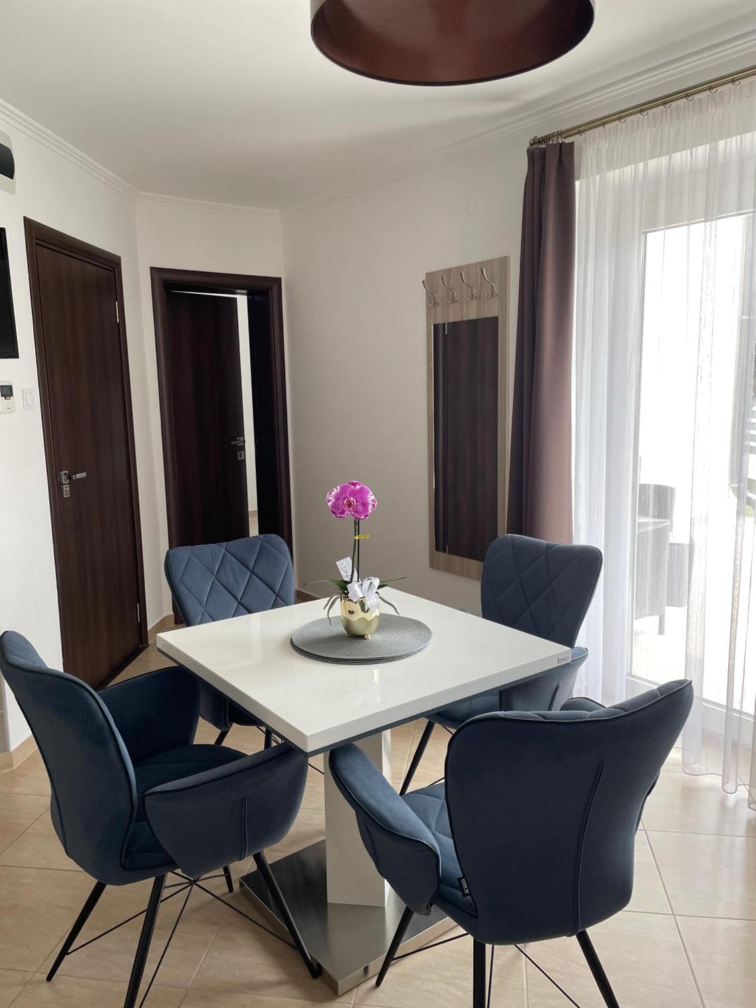 Gold De Luxe Apartman Hajdúszoboszló Exteriör bild